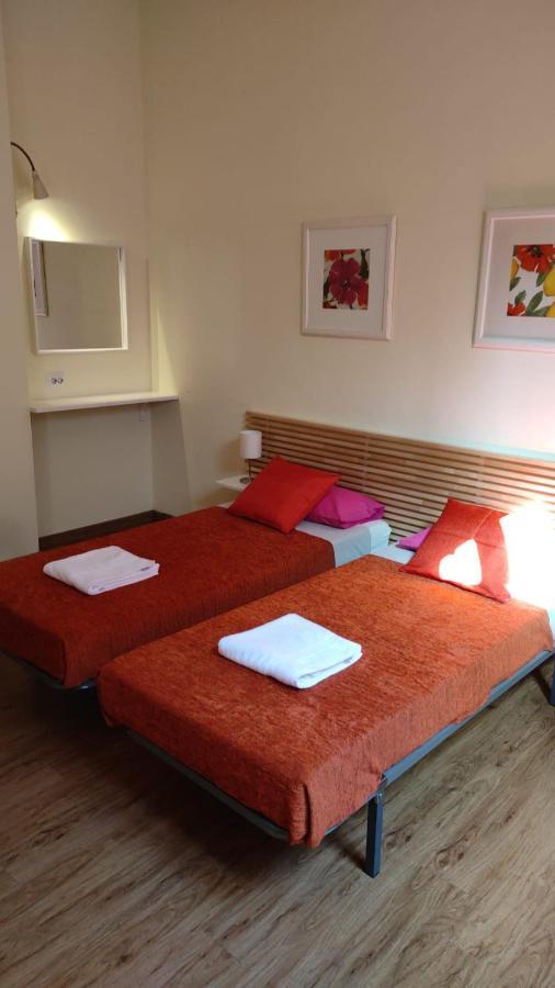 Barcelona Central Garden Hostal ภายนอก รูปภาพ