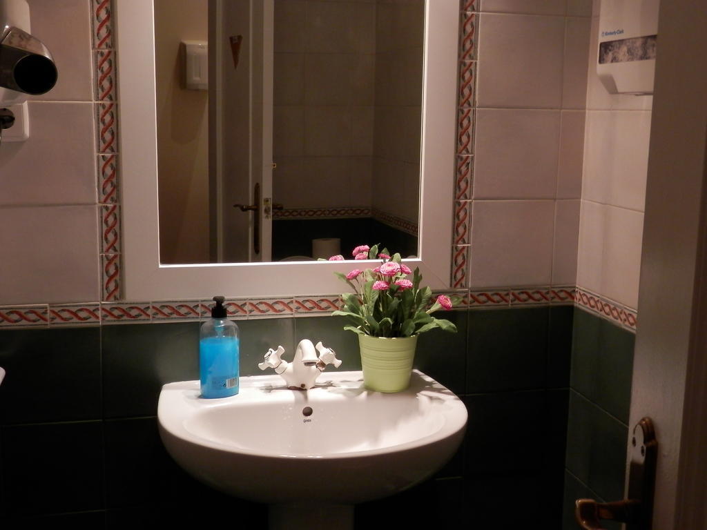 Barcelona Central Garden Hostal ห้อง รูปภาพ