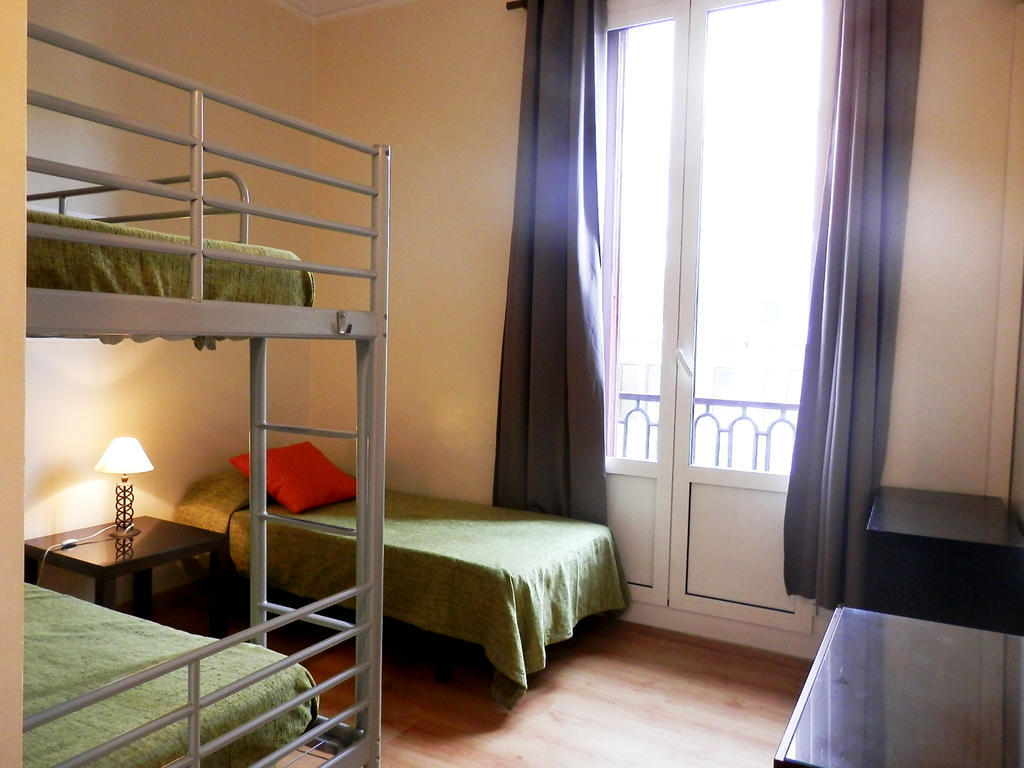 Barcelona Central Garden Hostal ภายนอก รูปภาพ