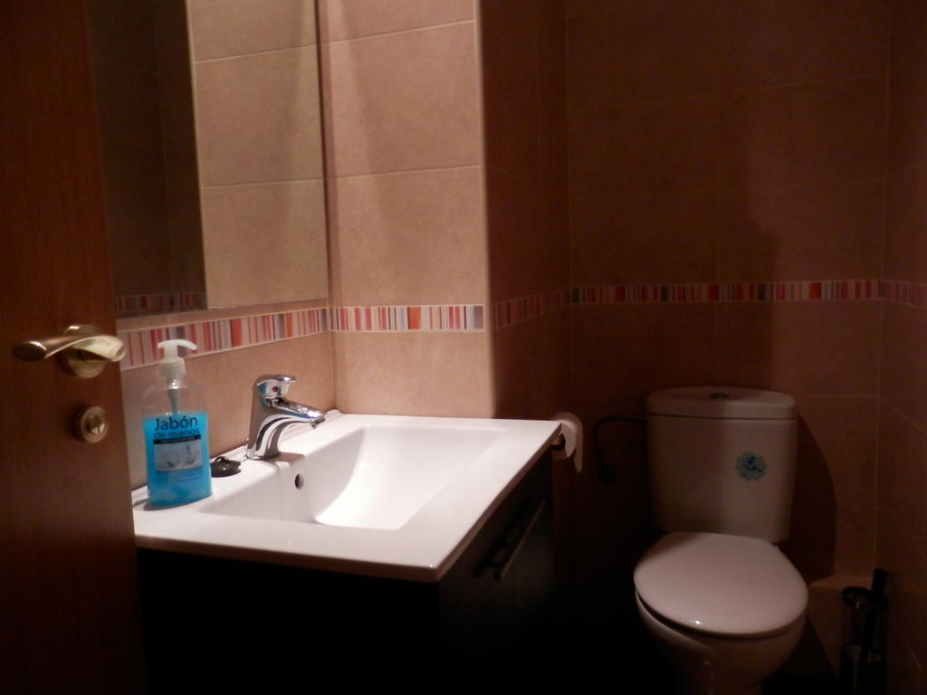 Barcelona Central Garden Hostal ภายนอก รูปภาพ