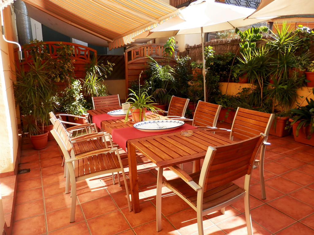 Barcelona Central Garden Hostal ภายนอก รูปภาพ