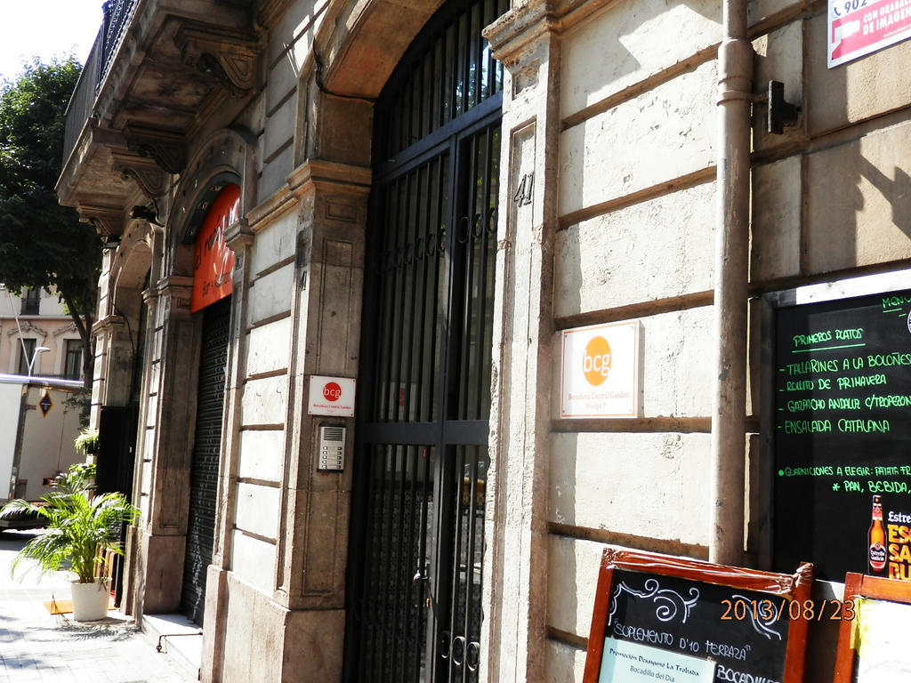 Barcelona Central Garden Hostal ภายนอก รูปภาพ