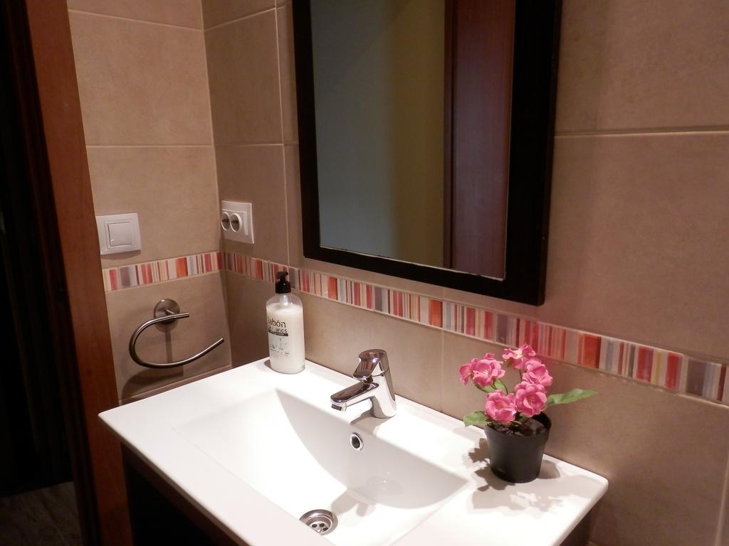 Barcelona Central Garden Hostal ภายนอก รูปภาพ