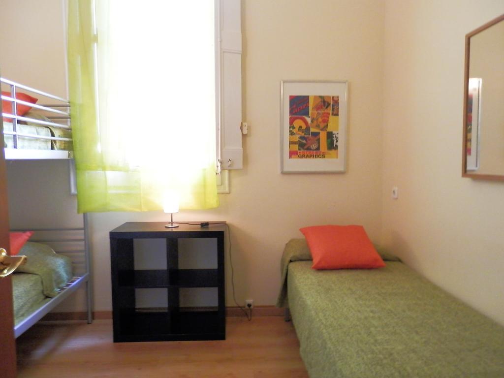 Barcelona Central Garden Hostal ภายนอก รูปภาพ