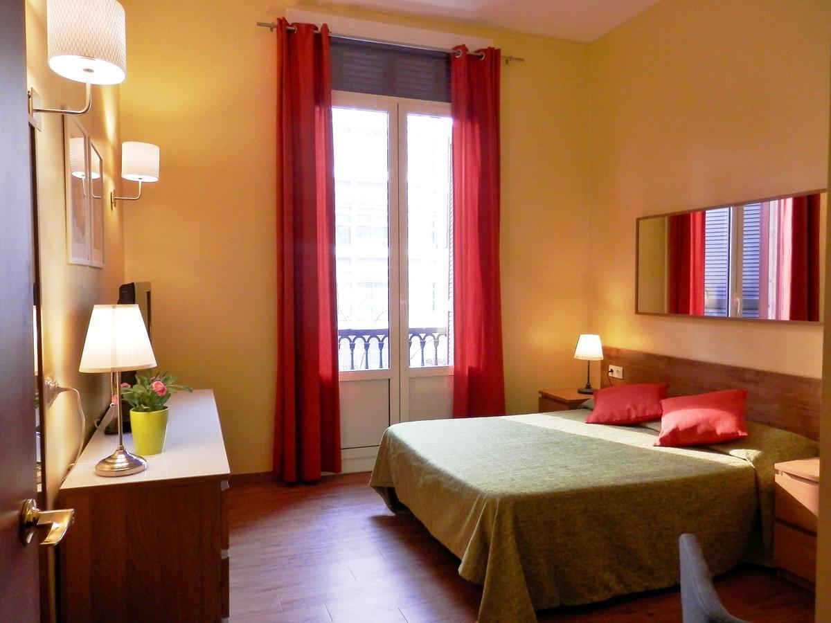 Barcelona Central Garden Hostal ภายนอก รูปภาพ