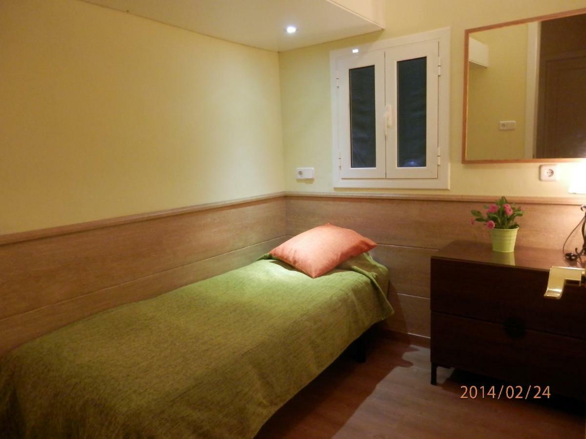 Barcelona Central Garden Hostal ภายนอก รูปภาพ