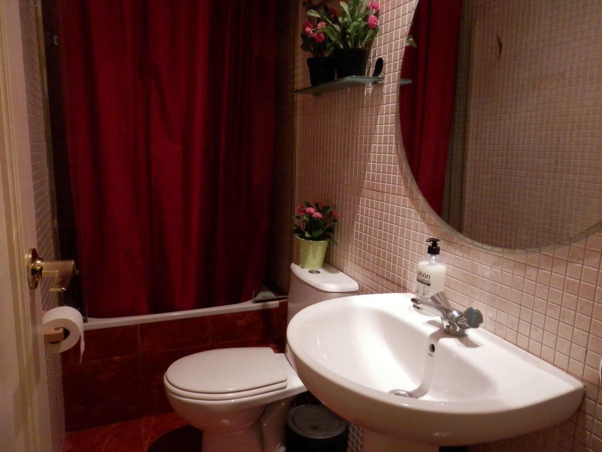 Barcelona Central Garden Hostal ภายนอก รูปภาพ